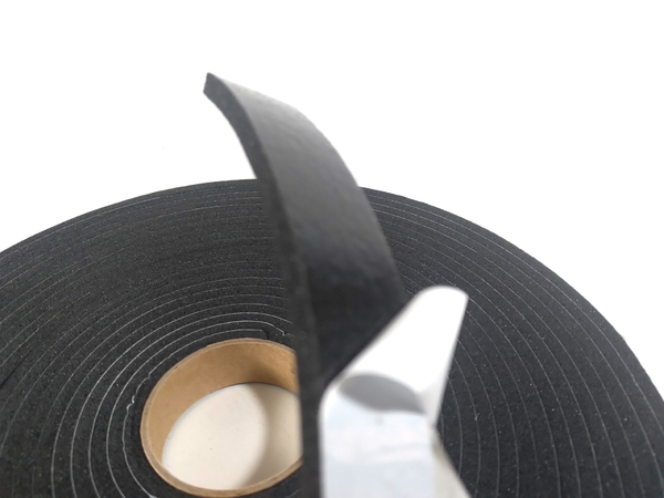 Fita de Vedação em PVC Preto Adesivado 1 Lado 05mm x 20mm x 10m